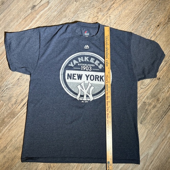 Majestic Gray New York Yankees Men's Tee Shirt - Picture 2 of 7